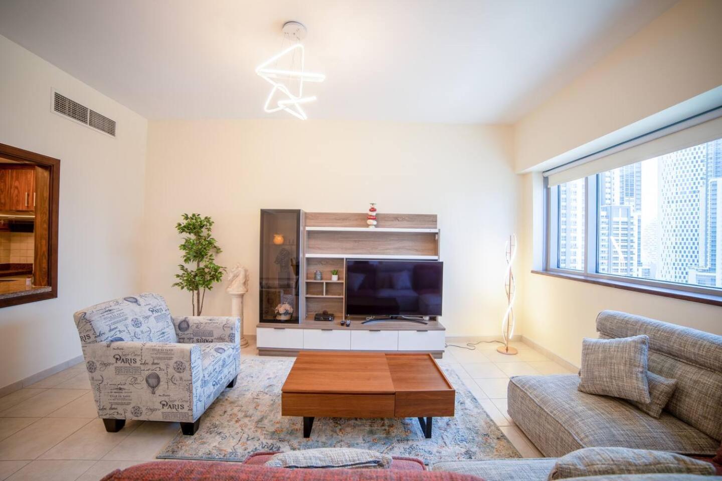 Scenic 2 Bedroom - Downtown Business Bay Apartment Dubai