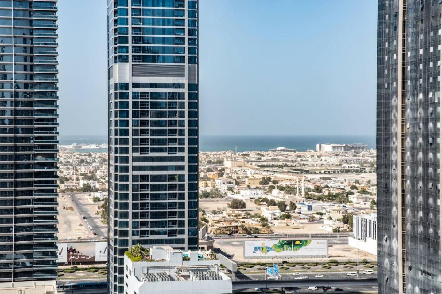 Scenic 2 Bedroom - Downtown Business Bay Apartment