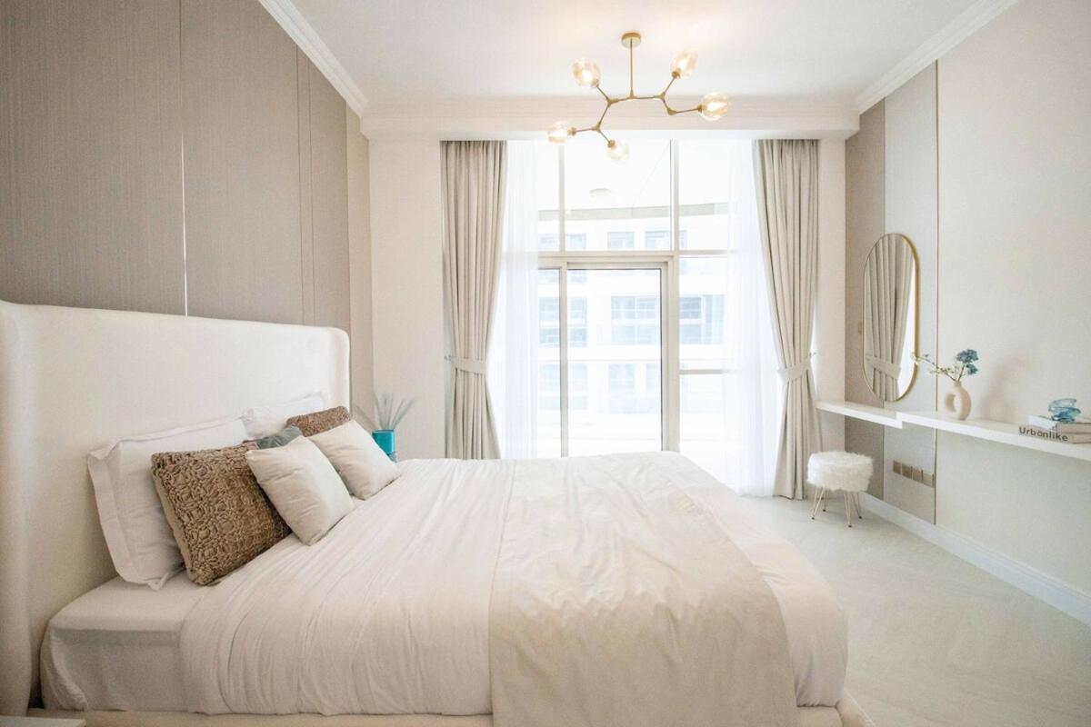 Canal-view One Bedroom Business Bay Apartment Dubai