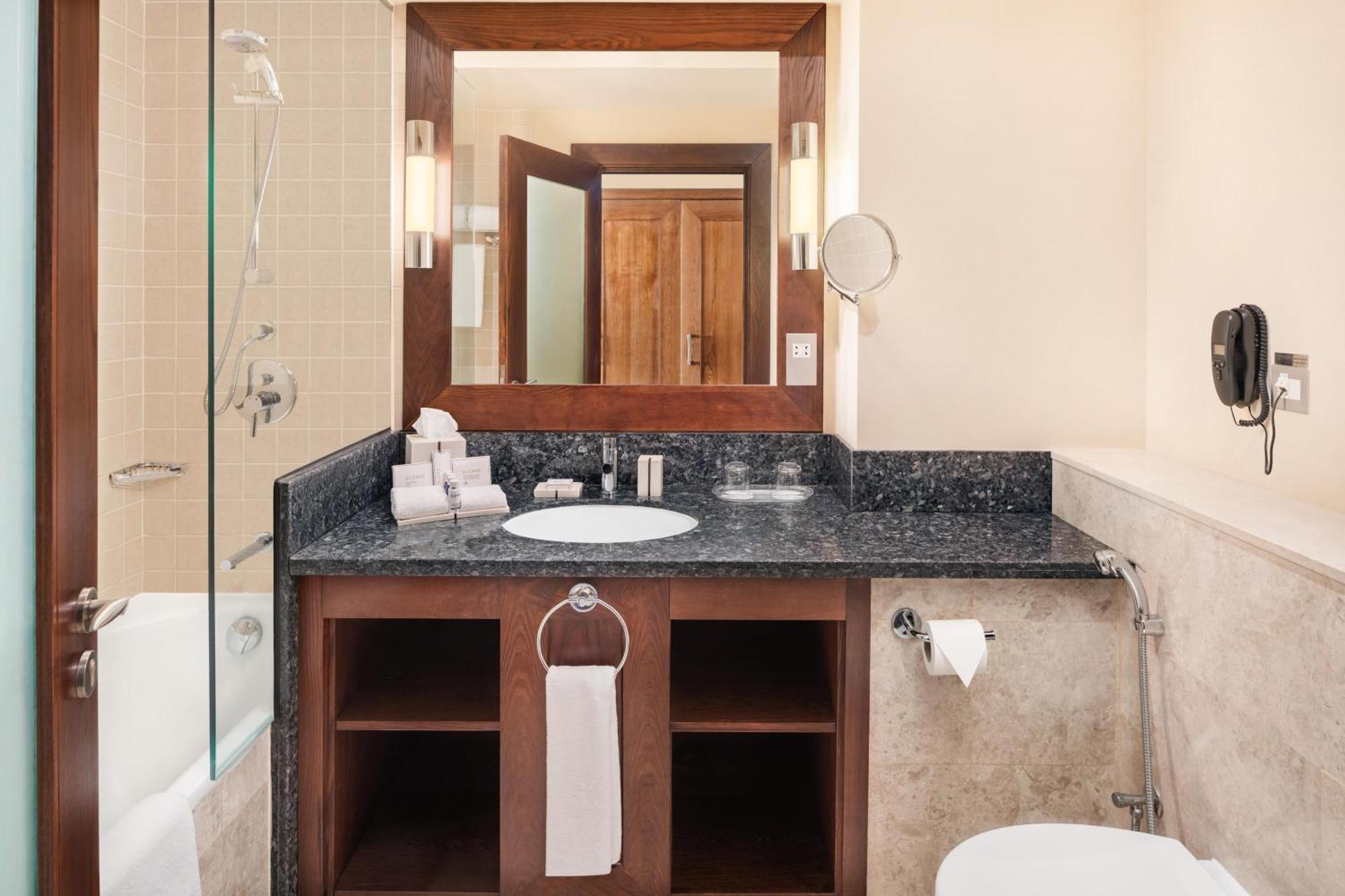 Ja Ocean View Hotel, Jumeirah Dubai