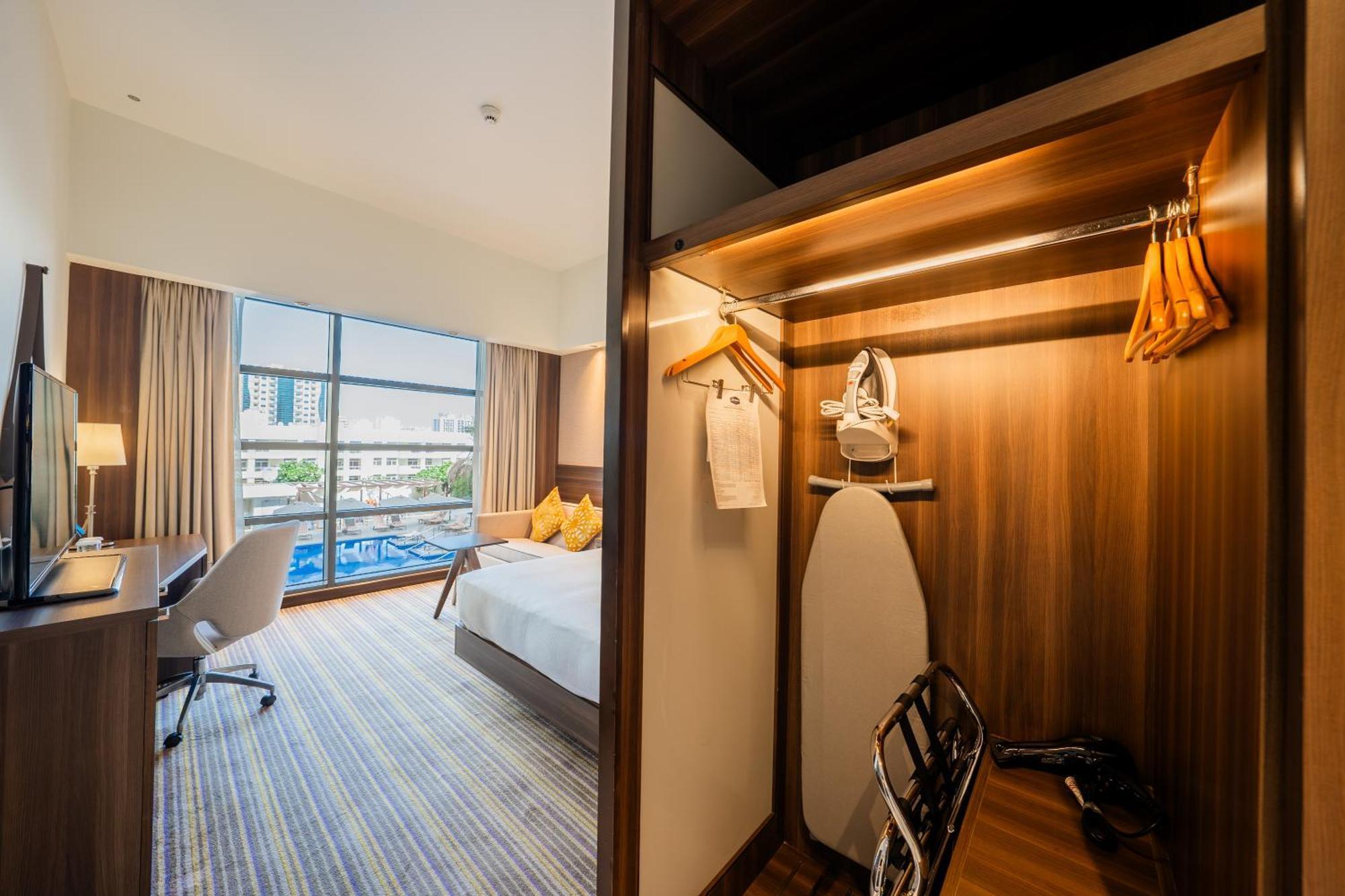Hampton By Hilton Airport