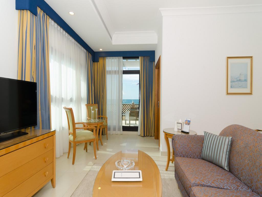 Roda Beach Resort 3*