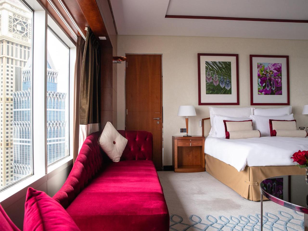 Hotel Jumeirah Emirates Towers 5*