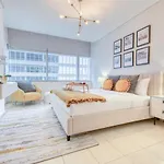 Holiday Escape Luxe 1Br Near Metro In Difc By Deluxe Holiday Homes
