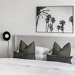 Studio In Burj Views By Radiance Vacation Stays
