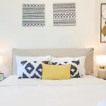 Perfect Studio Getaway Next To The Iconic Creek Harbour, Azizi Aliyah, Al Jaddaf, By Deluxe Holiday Homes