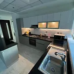 Beautiful 2 Bedroom High Floor Bays