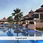 Luxury 5-Star Palm Resort