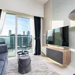 Chic Apartment With Burj Khalifa View