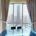 Hometown Apartments - Modern Spacious 2 Bedroom Apartment In Marina