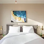 Luxury Level 12 On Boulevard Point
