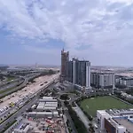 Intimate Apartment With Scenic View Of Dubai Creek