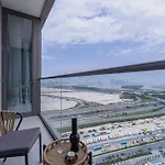 Intimate Apartment With Scenic View Of Dubai Creek