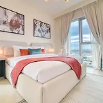 Distinguished 2Br At Harbour Views Tower 1 By Deluxe Holiday Homes