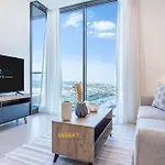 One Bed Room With Creek Views, Hosted By Desert City Stays