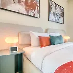 Distinguished 2Br At Harbour Views Tower 1 By Deluxe Holiday Homes