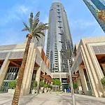 Elegant 3 Bedroom Apartment In Downtown, Dubai With Burj Khalifa And Fountain Views