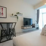 Mira Holiday Homes - Fully Furnished Studio In Business Bay