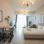 Mira Holiday Homes - Fully Furnished Studio In Business Bay