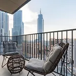 Downtown / Great Location / 2Bdr / 2 Balconies / 10 Min Walk From Dubai Mall