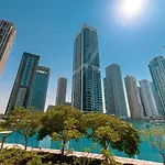 Cosmos Living Luxurious Studio Near Metro