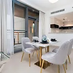 Dubai Creek / Brand New / Amazing Marina, Downtown Skyline And Burj Khalifa Views / 15 Min From Dubai Mall / 6 People