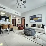 Nasma Luxury Stays - Marina-View Oasis With Balcony Steps From The Sea