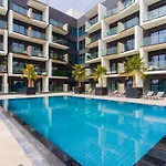 New Unit L Pool View L Easy Exit