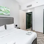 Spacious 4Bd En-Suite Apt I Canal View I Fast Wifi