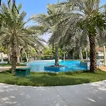 Chic Studio With A Bath Tub, Pool & Gym Near Golf Club