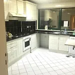 Couples Size Partition Room Near Financial Metro/Difc