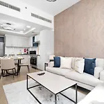 Nasma Luxury Stays - Home-Style 2Br Apartment With A Balcony View