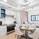 Nasma Luxury Stays - Home-Style 2Br Apartment With A Balcony View