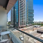 Stonetree - Elegant Studio In Goldcrest View