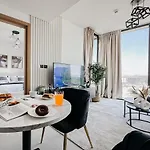 Trophy - Cozy Elegant Suites