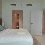 Appartment, Beach And Rooftop Infinity Pool Access