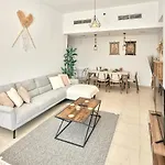 Luxury 2 Bedroom Apartment With Full Marina View