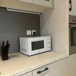 Chic Park Condo At Dubai Mall With Pool, Gym, Squash Courts, Games Room & Mini Theatre!