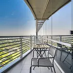 Spacious Studio At Sky Gardens Difc By Deluxe Holiday Homes