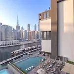 Elegant Treat With Burj Khalifa View By Suiteable