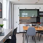 Modern 2 Bedroom Amazing Amenities And Location