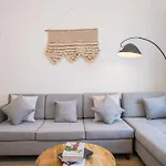 Family Apartment With Burj Views At Top Floor 175Bc-3