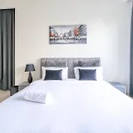 2Br Apartment In Harbour Views