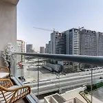 Dubai Downtown Studio Pool, Gym & Free Parking