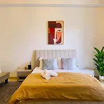 Wow Studio W/ Balcony And Canal View In Marina