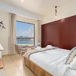 7 Beds / Jbr / Sea, Jbr Beach And Ain Dubai Views / 3 Min Walk From Jbr Beach / Large Groups And Families / Ideal Vacation Location