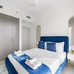 Refined & Welcoming 2Bdr In Forte Downtown-34