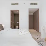 Modern 2Br At Liv Residence