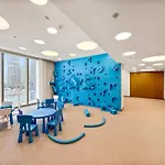 Vayk - Elegant Two Bedroom Apartment In Downtown