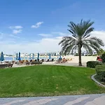 Trophy Oceans Edge Suite In Palm With Private Beach Access